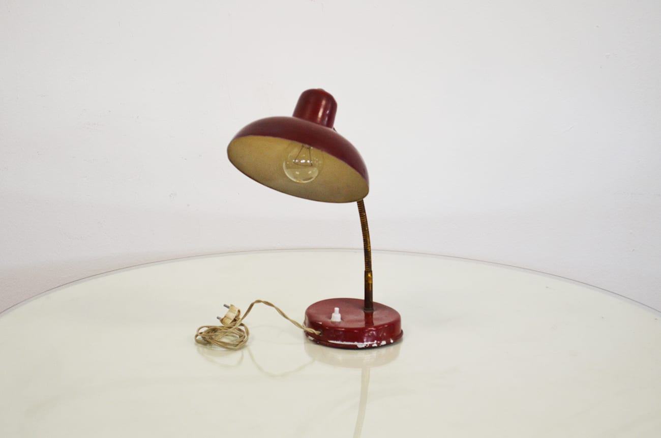 Lampada da tavolo ministeriale in metallo bordeaux anni '40 – The House of  Vintage