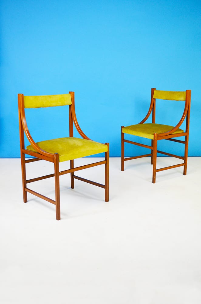 Coppia di sedie vintage in legno e velluto verde – The House of Vintage