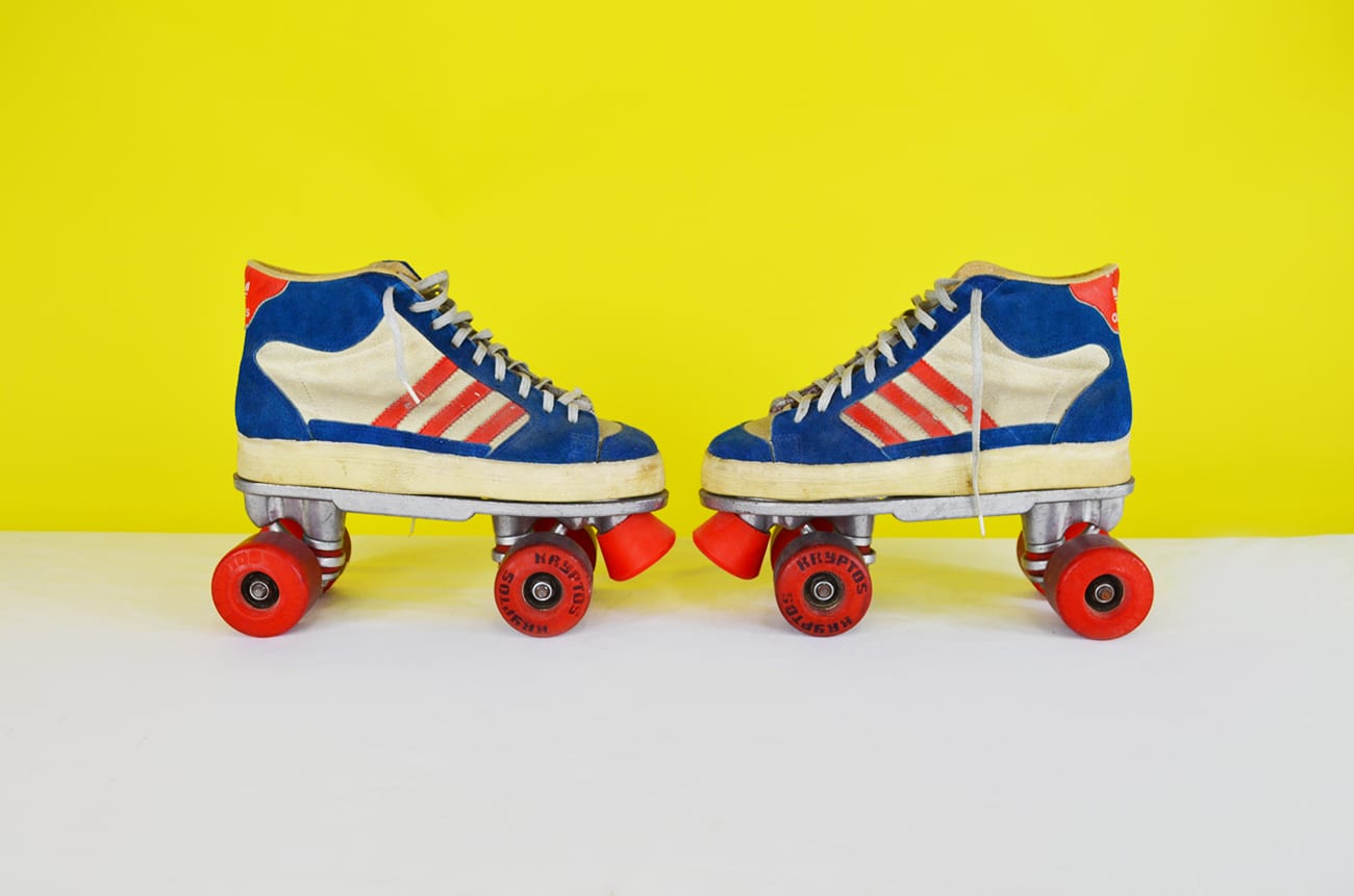 Pattini a rotelle con scarpe sportive anni '70 – Adidas – The House of  Vintage