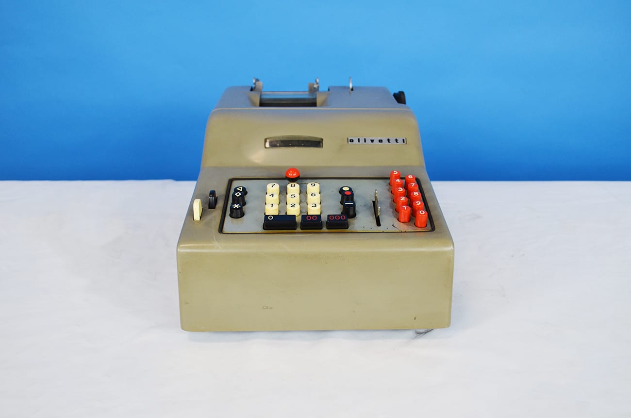 Calcolatrice elettromeccanica Divisumma 14 – Olivetti – The House of Vintage