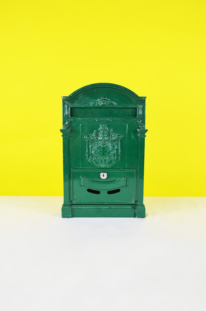 Cassetta della posta vintage in metallo verde scuro – The House of