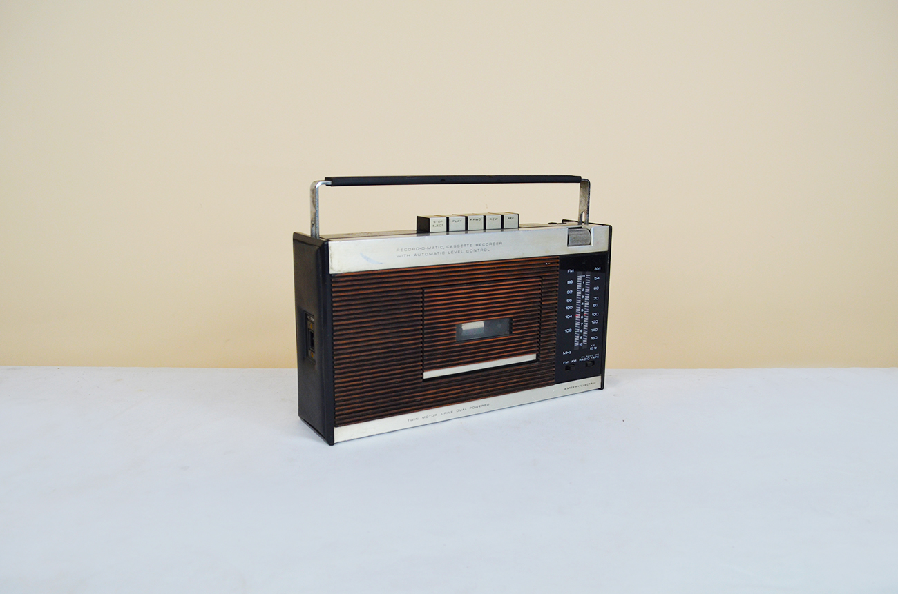 Radio stereo lettore musicassette anni '70 – Uranya Ross – The House of  Vintage