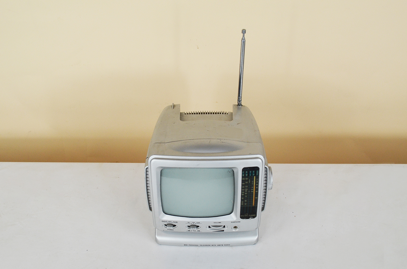 Piccolo televisore portatile vintage con radio – The House of Vintage