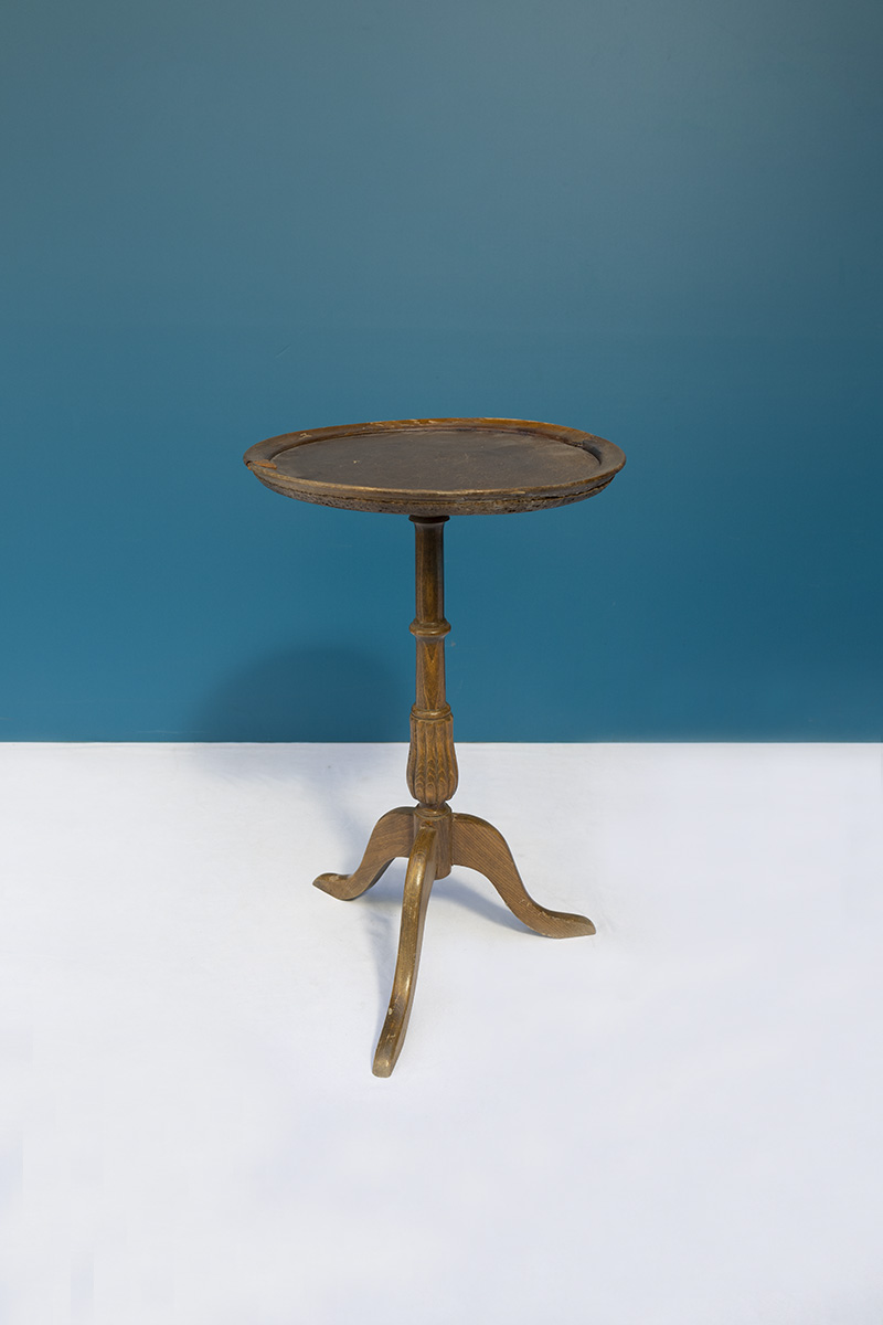 Tavolino rotondo da appoggio in legno – The House of Vintage