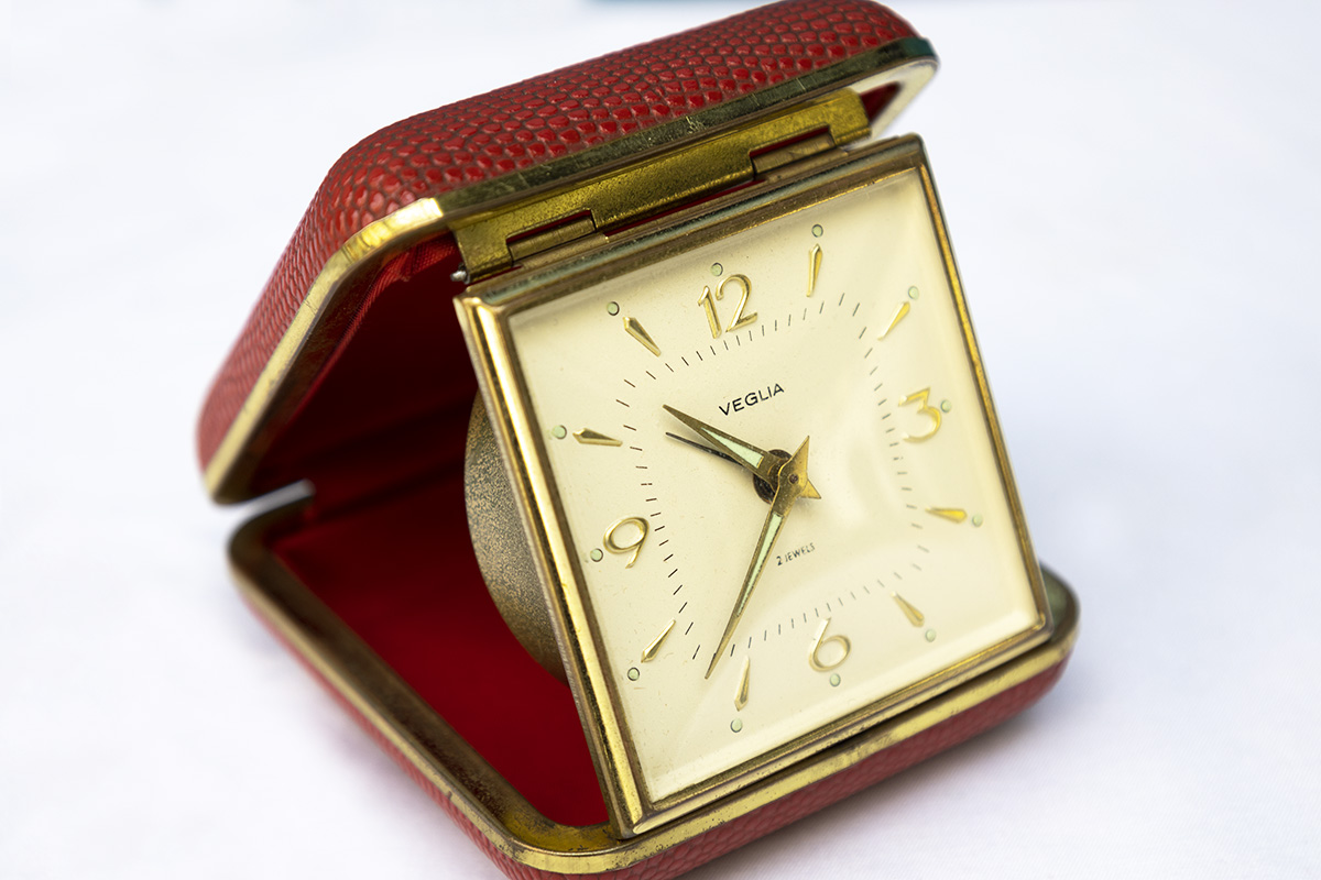 Orologio sveglia carica a molla 2 Jewels pieghevole da viaggio – Veglia –  The House of Vintage
